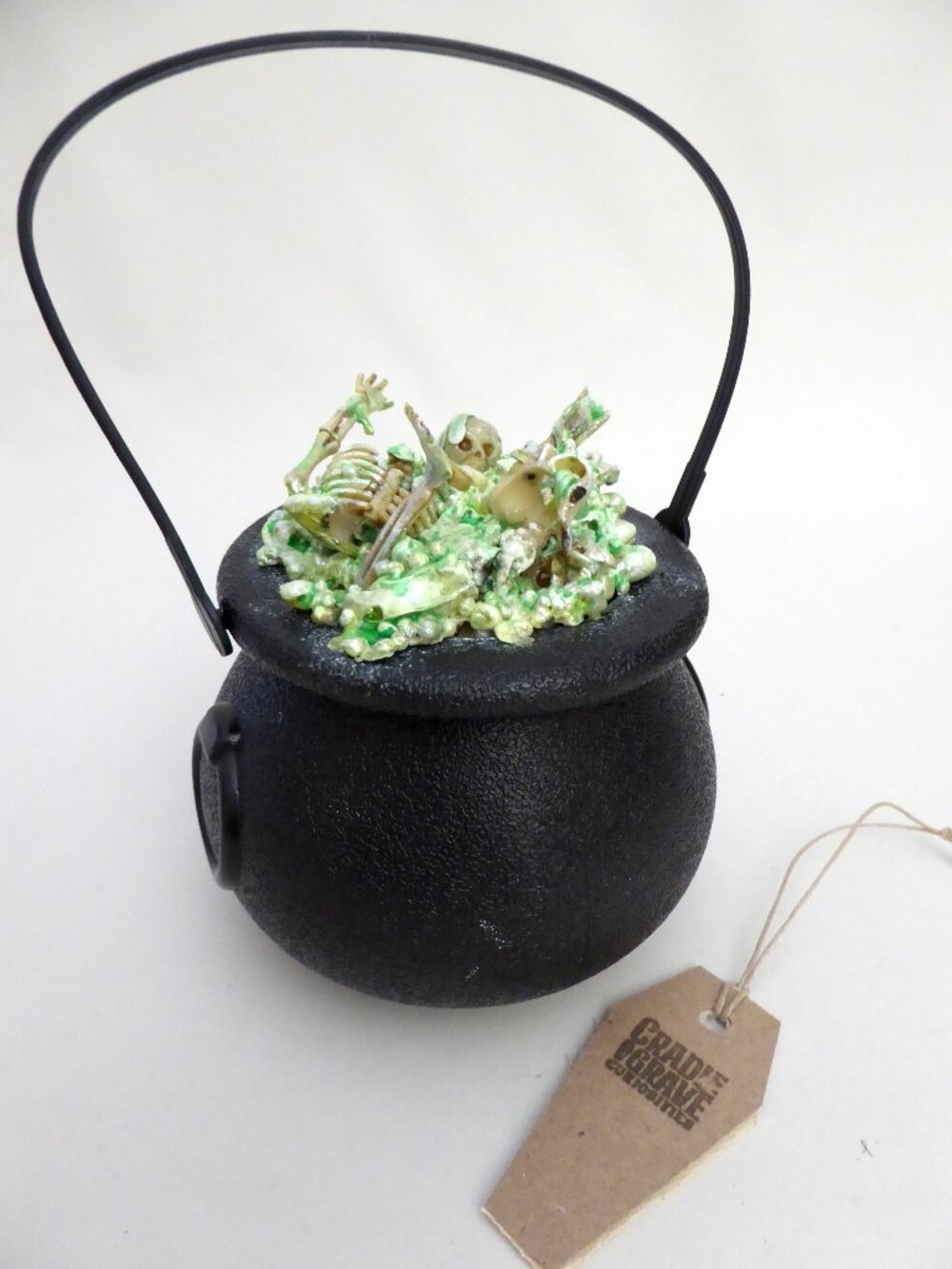 NEW 5” PLASTIC WITCH CAULDRON SKELETON BREW HALLOWEEN GOTHIC HORROR SCARY PROP